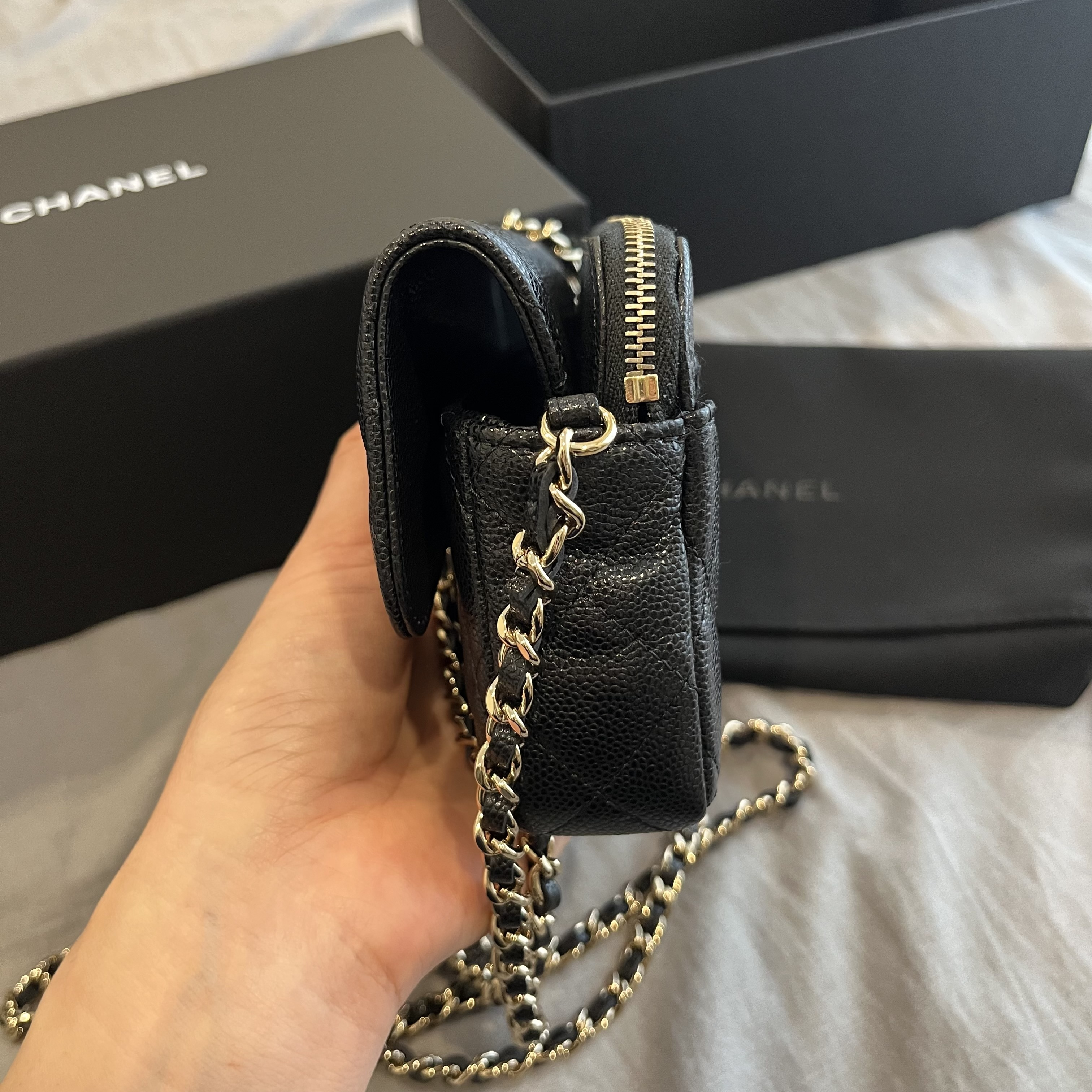 大人可愛い【CHANEL】マトラッセ フラップ フォンケース